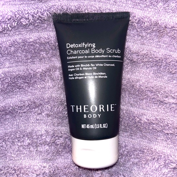 THEORIE BODY— Detoxifying Charcoal Body Scrub - Picture 1 of 2